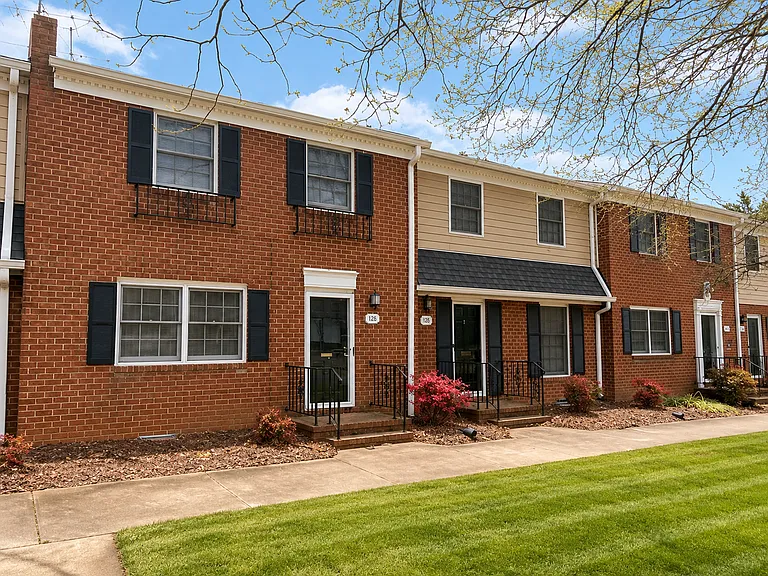 100-114 Ivey Rd — Photo 1