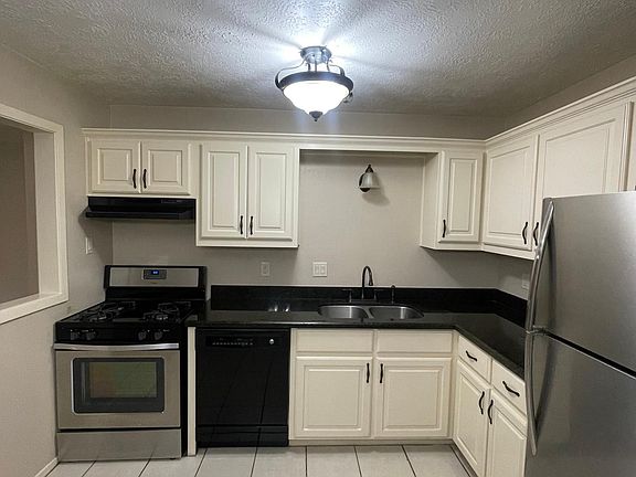 2nd image of 809 Frio Cir