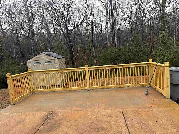 4th image of 211 Edenbridge Ln