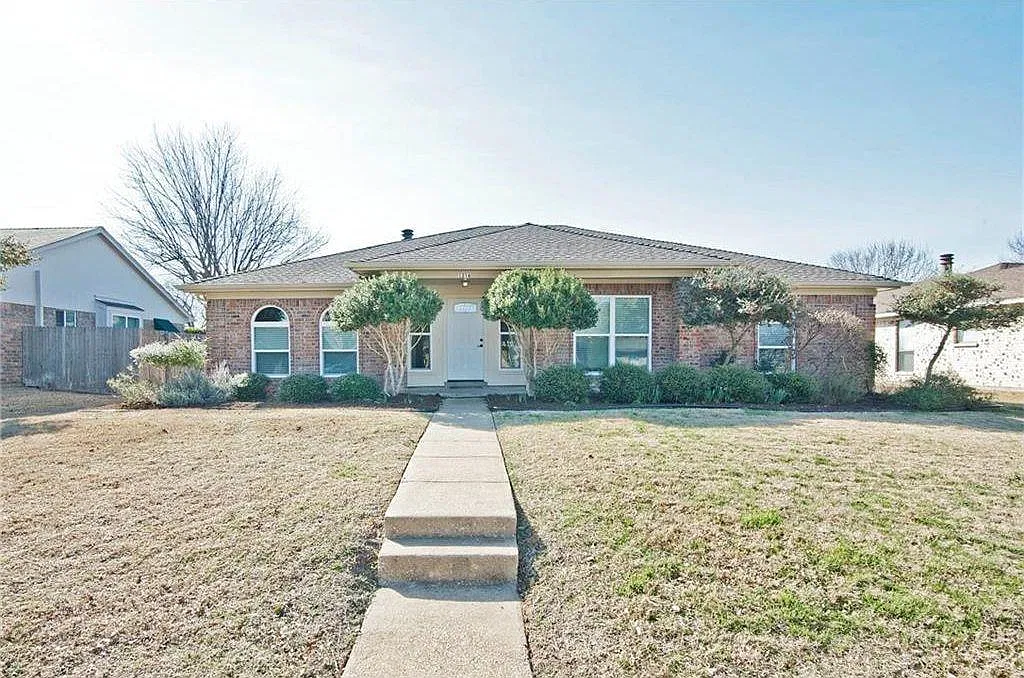 1216 Seabrook Dr — Photo 1