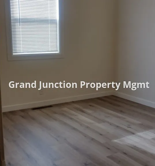 522 Compton St — Photo 18