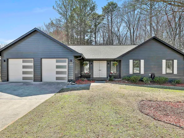 203 Hedgewood Ct, Peachtree City, GA 30269