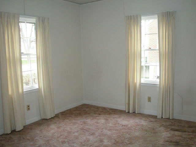 2nd image of 303 S 15th Ave