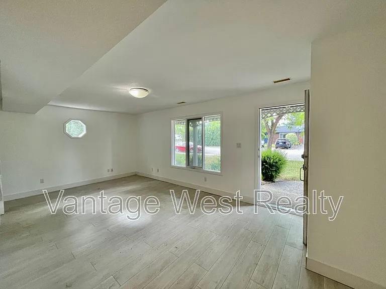 240A Wallace Rd — Photo 30