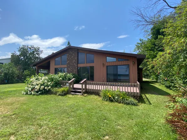 5329 S Scenic Dr, Sault Sainte Marie, MI 49783