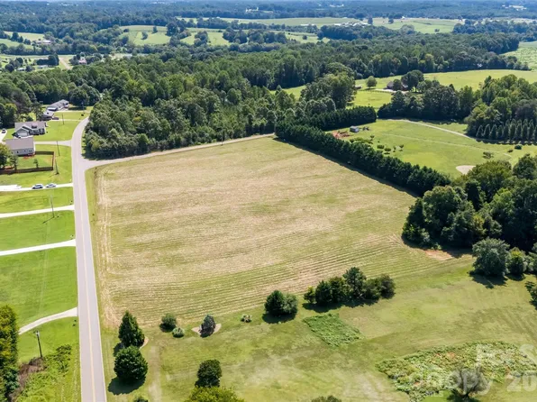 146 Rimrock Rd, Harmony, NC 28634