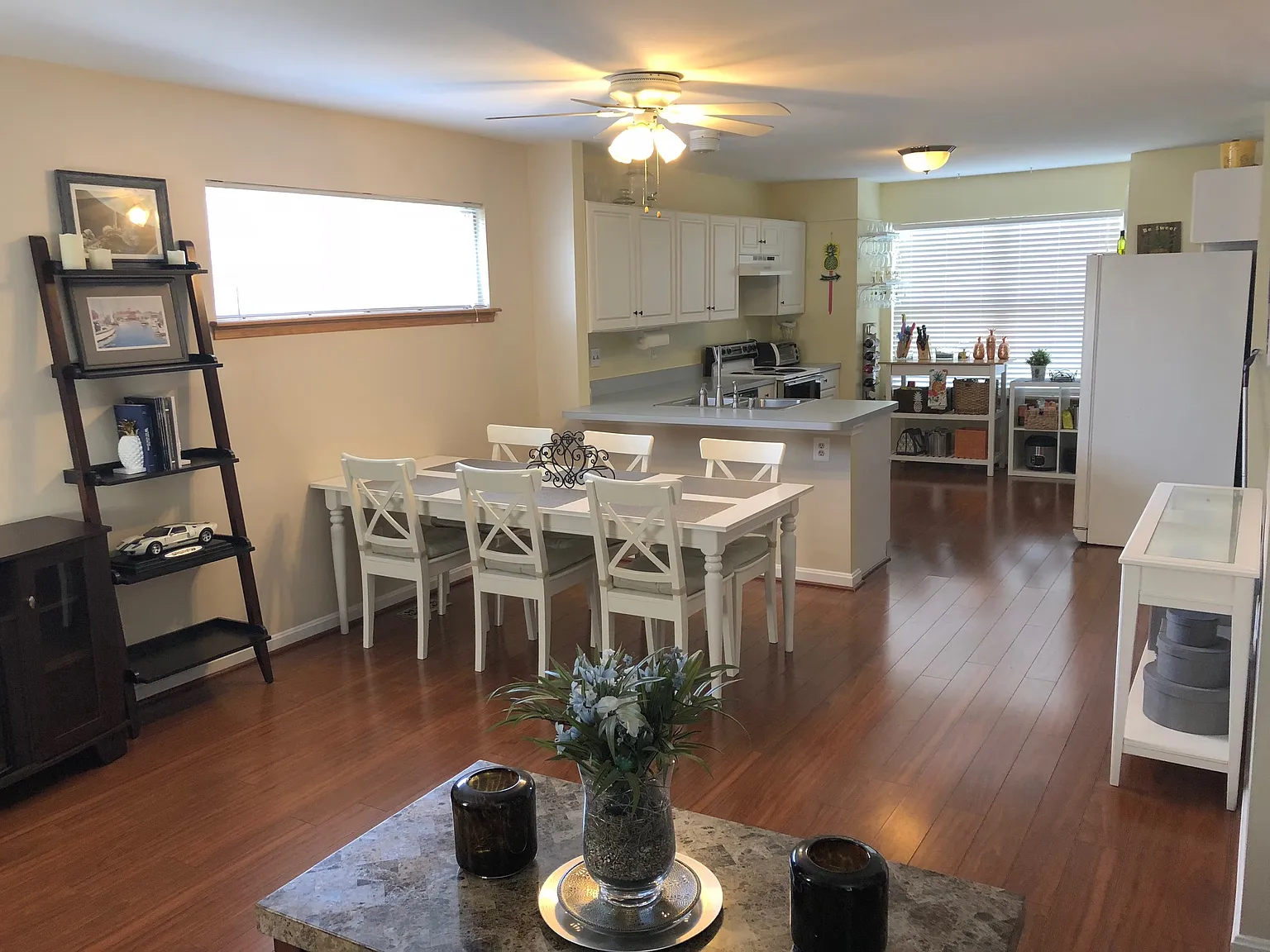 3 bed, 1302 sqft, $2,800 — Photo 2