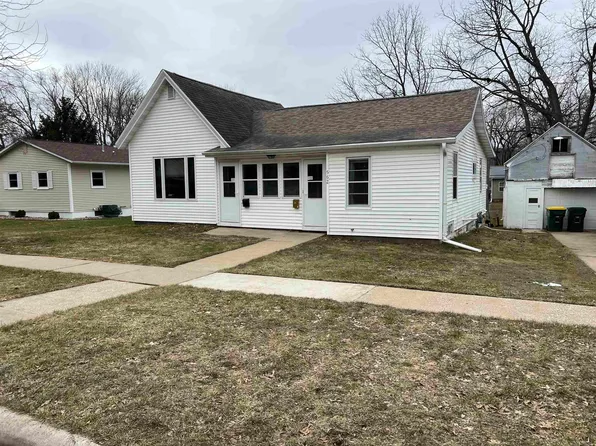 562 S James St, Richland Center, WI 53581