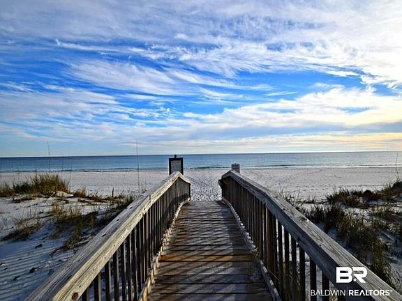 4th image of 957 W Beach Blvd