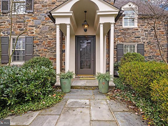 3rd image of 207 Upnor Rd