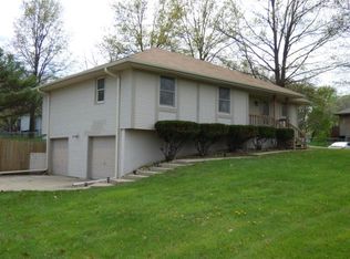1001 NE Cookingham Dr, Kansas City, MO 64155