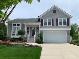 110 Churchill Ln, Aurora, IL