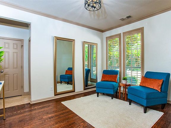 5th image of 1900 Camberton Dr