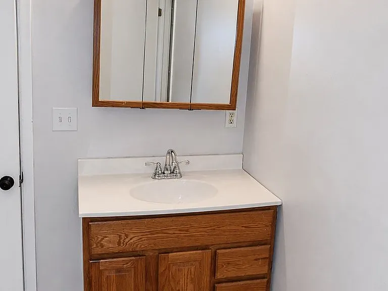 2647 S Kinnickinnic Ave #4 — Photo 4