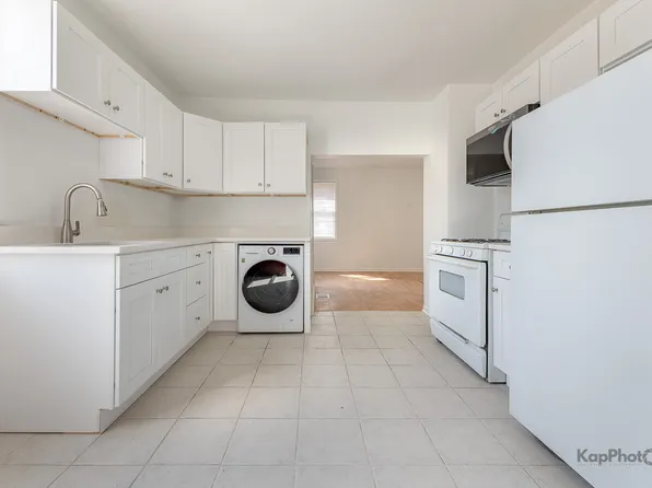3044 S Lock St #1R, Chicago, IL 60608
