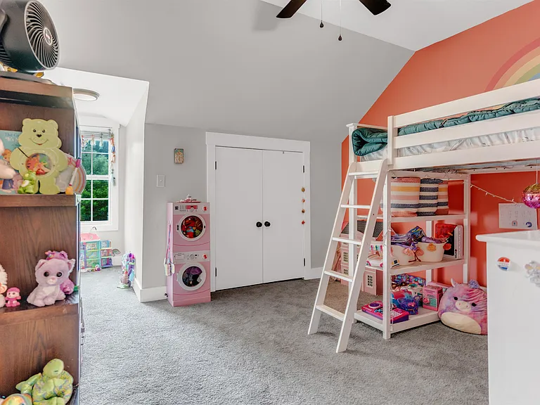 185 Alexander St — Photo 31