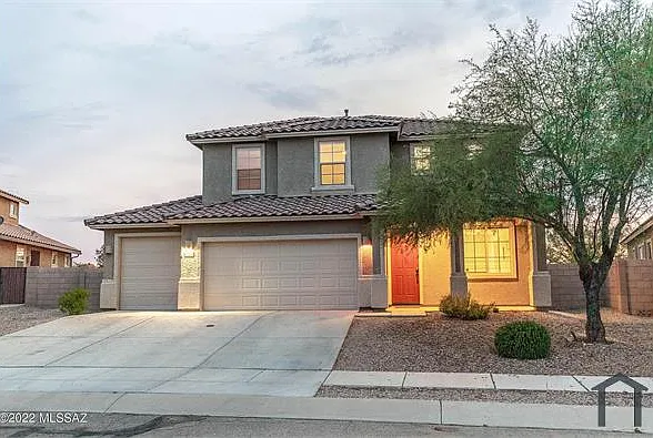 5 bed, 2900 sqft, $2,500 — Photo 2