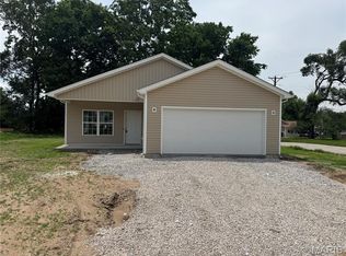 217 S 6th St, Elsberry, MO 63343