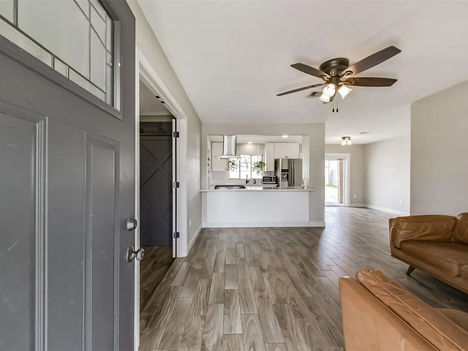 4 bed, 2.0 bath, 1350 sqft, $2,600 — Photo 3