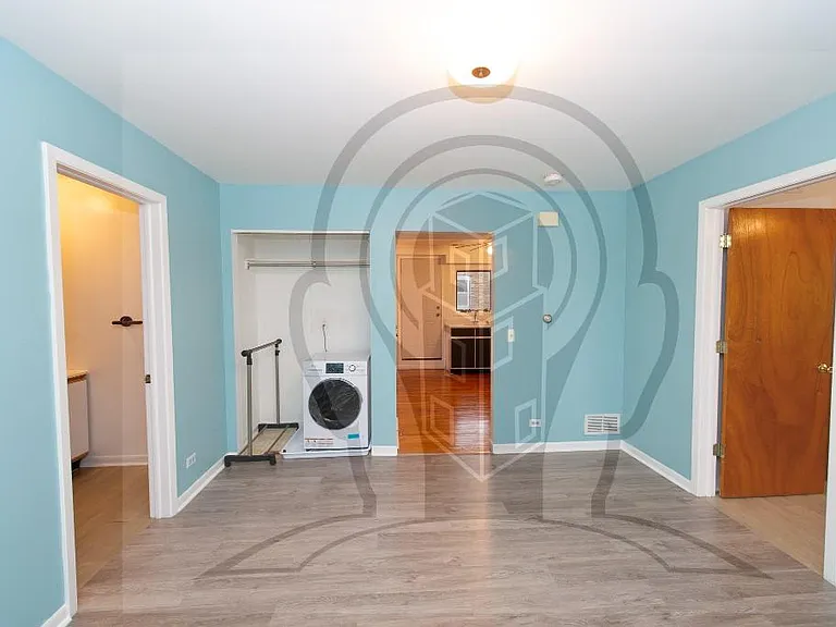 5222 W Belmont Ave #2R — Photo 2