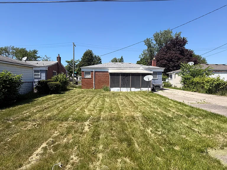 15741 Ellis St — Photo 6
