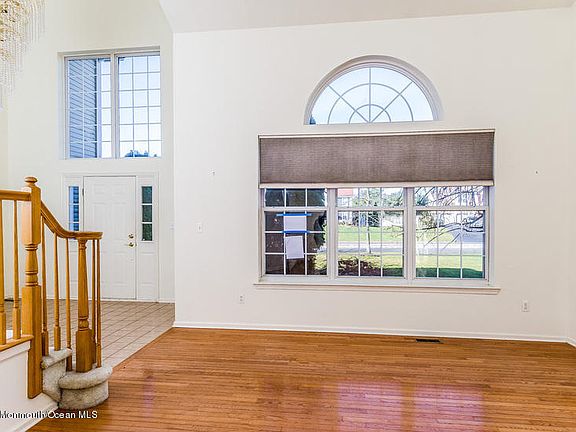 5th image of 251 Ambiance Blvd