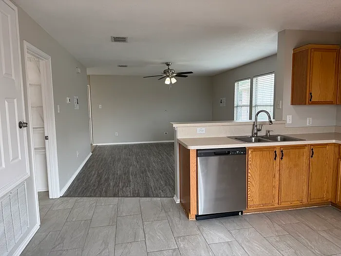 817 Live Oak Dr — Photo 22