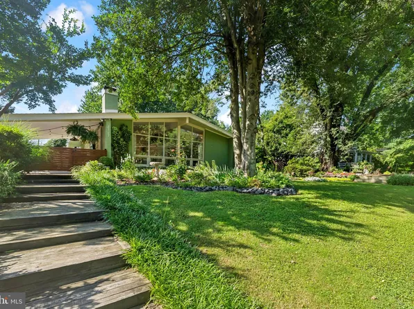 2307 Sherwood Hall Ln, Alexandria, VA 22306