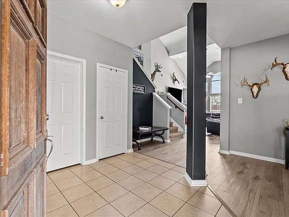 3rd image of 814 Corner Sq