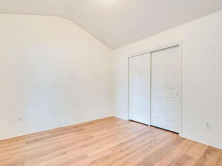 140 Schmidt — Photo 16