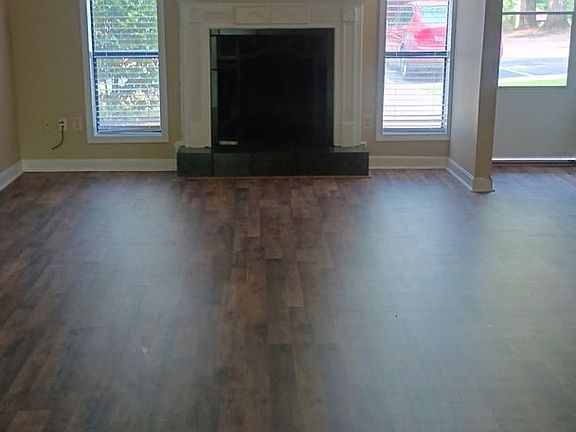 4th image of 227 Rock Knoll Dr
