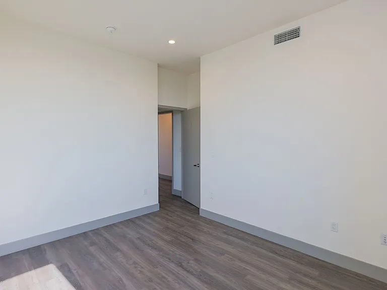 1208 W 25th St — Photo 17