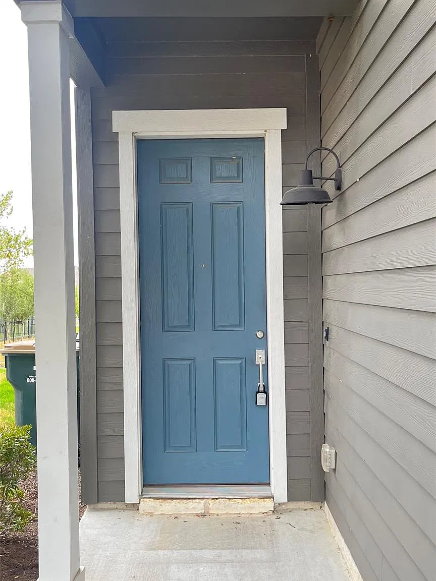 3 bed, 2.5 bath, 1616 sqft, $1,899 — Photo 3