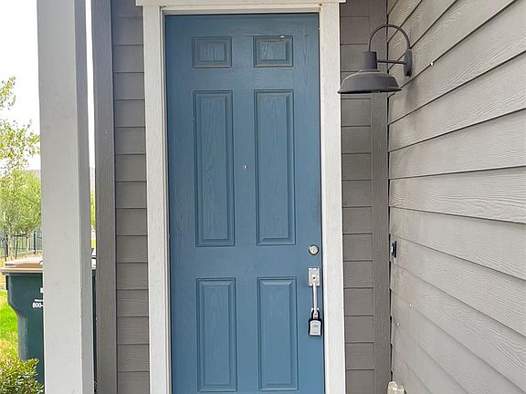 3rd image of 1015 Vista View Dr #202