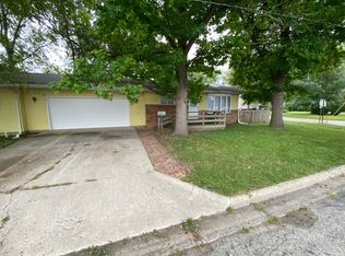 1122 Delavan St, Lincoln, IL 62656