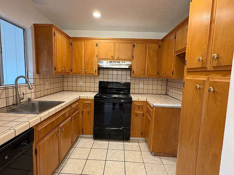 2820 London Rd — Photo 7