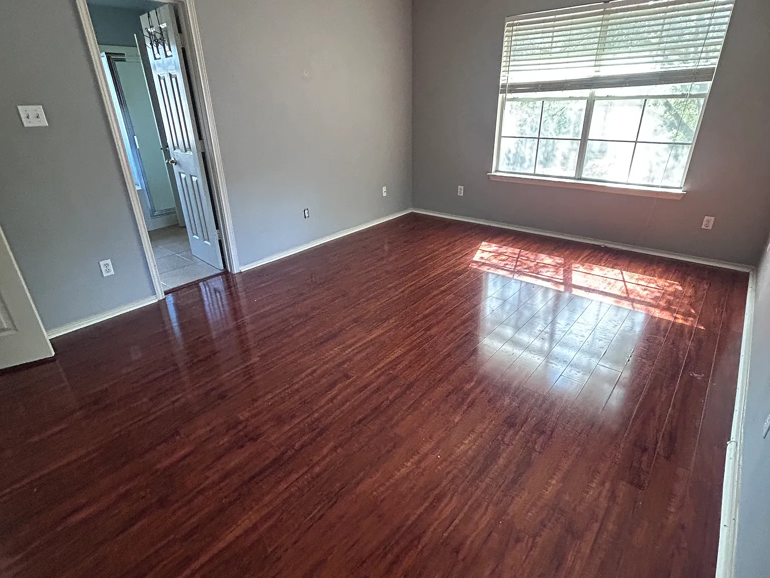 3 bed, 2.5 bath, 1422 sqft, $2,100 — Photo 4