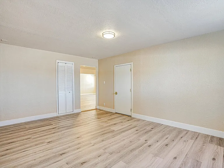 452 Wilshire Ave — Photo 11
