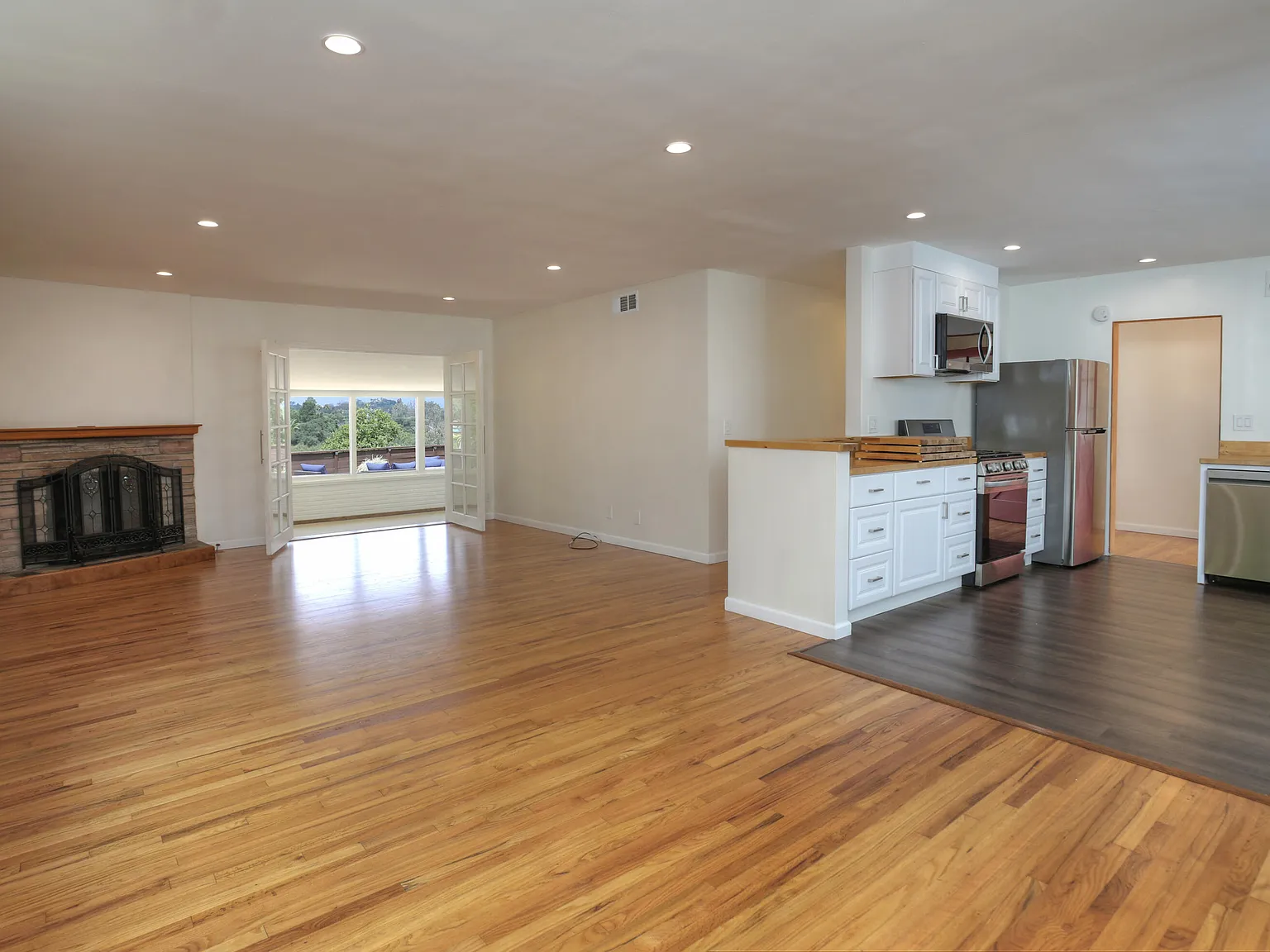 3 bed, 2.0 bath, 1991 sqft, $6,500 — Photo 4