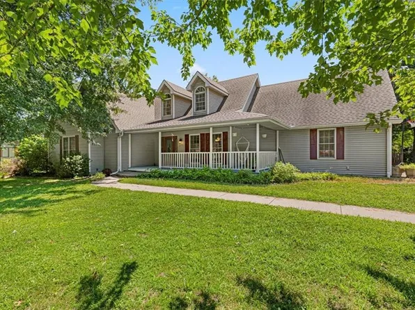 40 Hubbard Pl, Lathrop, MO 64465