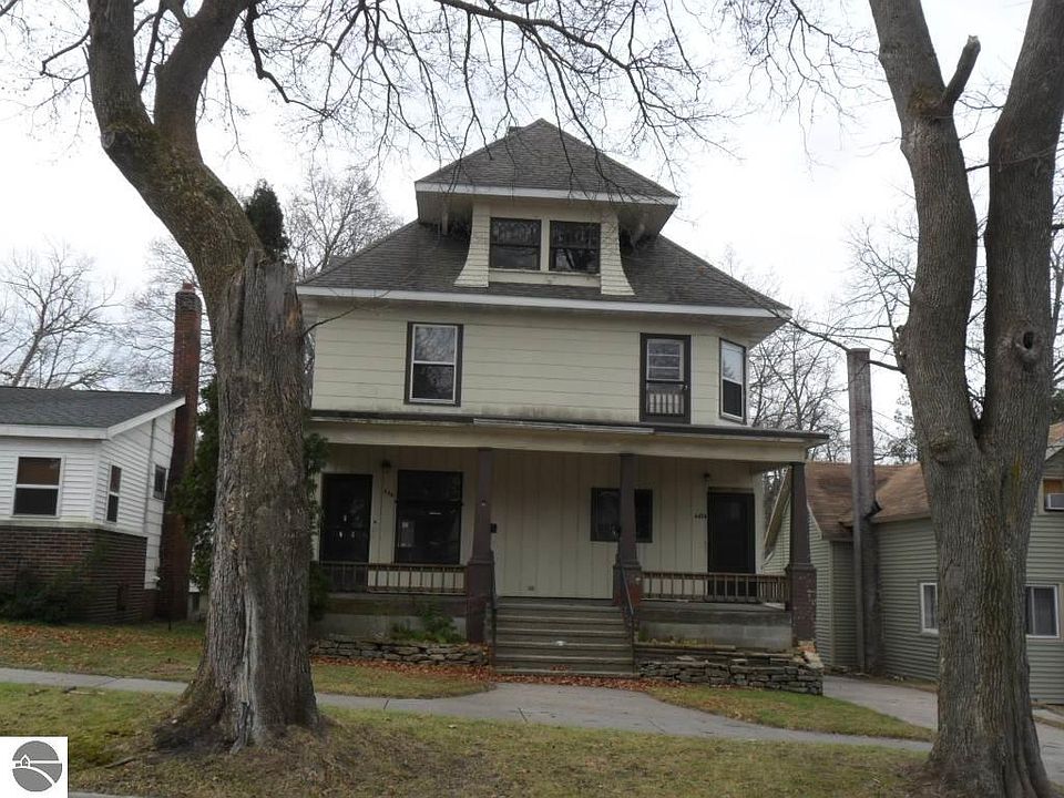 1st image of 448 E Chapin St