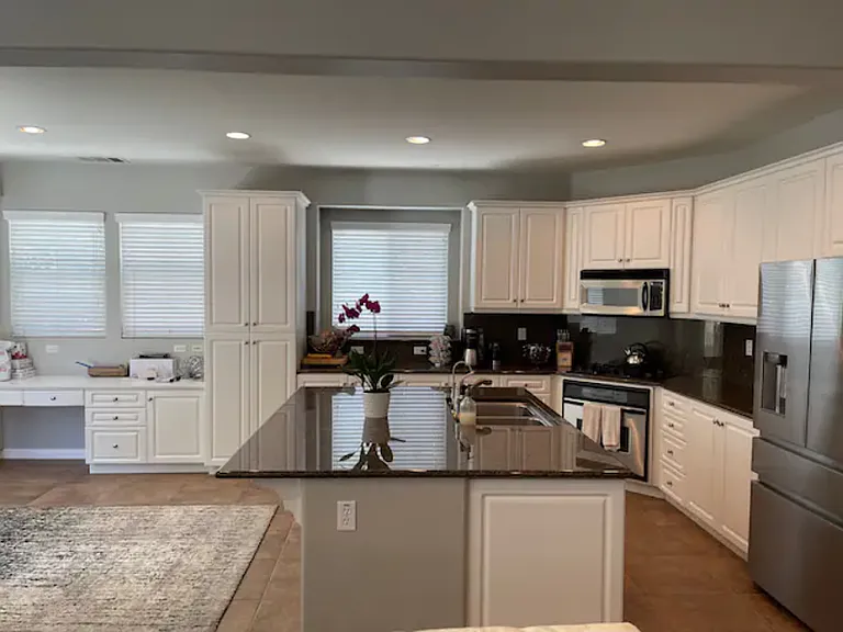 8025 Holland Park — Photo 9