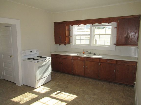4th image of 835 Carolina Mill Cir