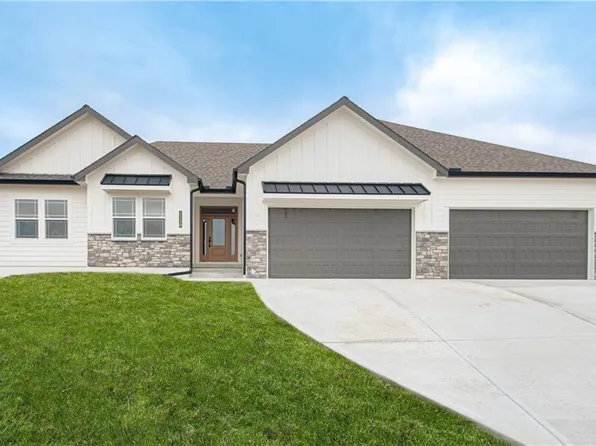 2208 Foxtail Dr, Kearney, MO 64060