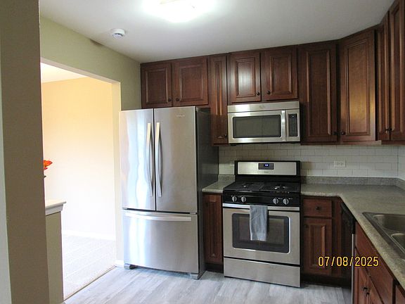 4th image of 950 Cumberland Ct #B2