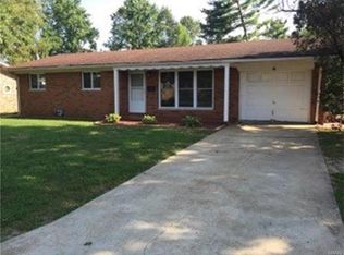 32 Blackburn Dr, Swansea, IL