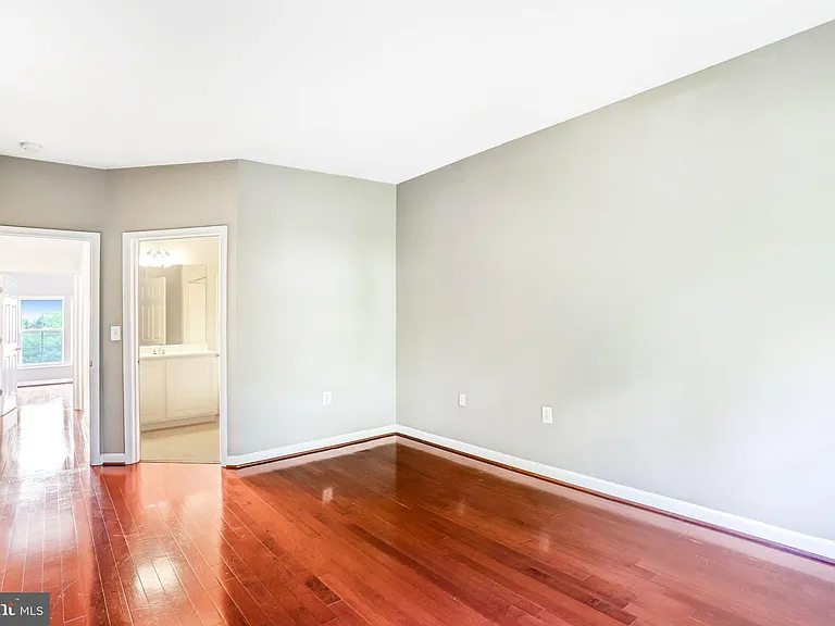 42526 Mayflower Ter — Photo 33