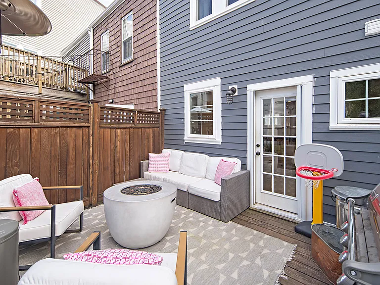 28 Emerson St — Photo 3