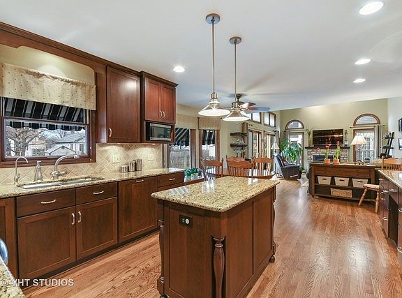 5th image of 342 W Hampshire Dr