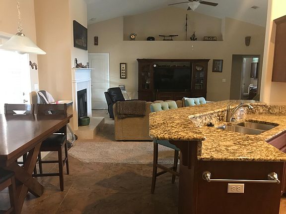 3rd image of 4598 Belvedere Cir